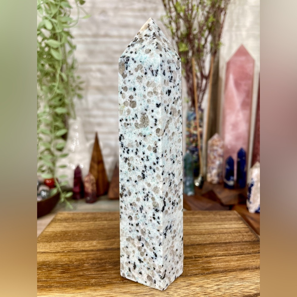 1146 Kiwi Jasper Crystal Tower